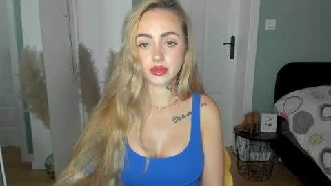 Snapshot of sexy_coralie chatting on 23, 6, 2026 C o r a l i e online show from 23, 6, 2026