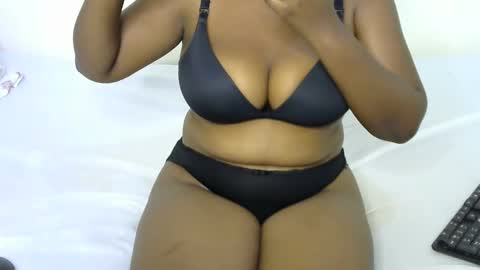 Snapshot of sexy_curvy2 chatting on 3, 10, 2025 bubble online show from 3, 10, 2025