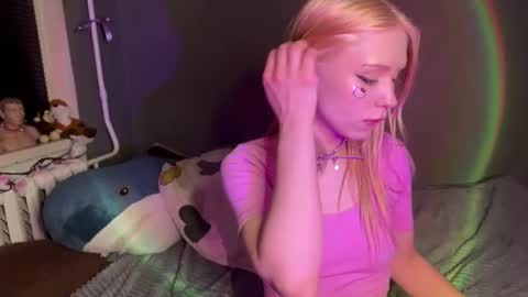 Snapshot of sexy_cute18 chatting on 31, 7, 2026 Eva online show from 31, 7, 2026