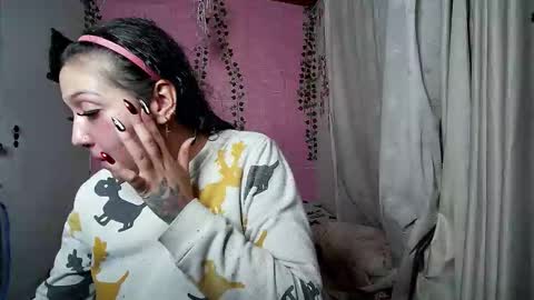 sexy lolas online show from 3, 11, 2025