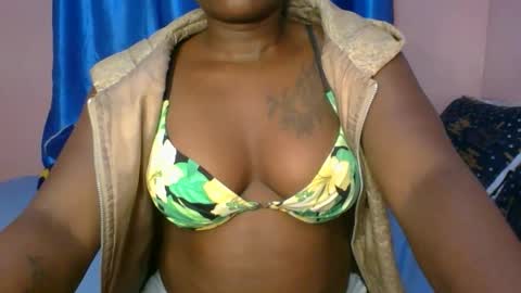 Snapshot of sexy_lunar chatting on 17, 4, 2026 lunar online show from 17, 4, 2026