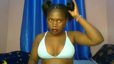 Snapshot of sexy_lunar chatting on 19, 4, 2026 lunar online show from 19, 4, 2026