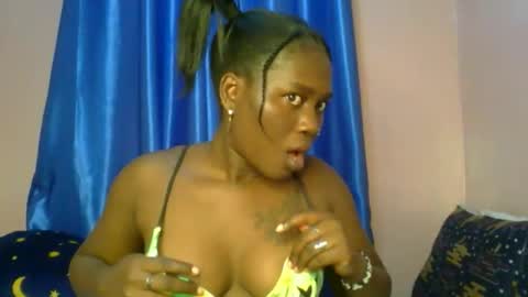 Snapshot of sexy_lunar chatting on 21, 4, 2026 lunar online show from 21, 4, 2026