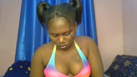 Snapshot of sexy_lunar chatting on 22, 4, 2026 lunar online show from 22, 4, 2026