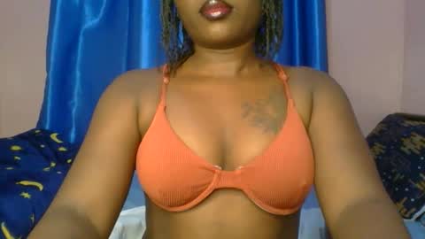 Snapshot of sexy_lunar chatting on 24, 4, 2026 lunar online show from 24, 4, 2026