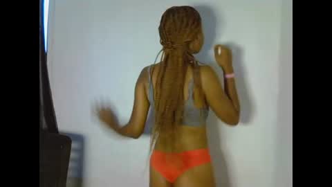 Snapshot of sexy_mi chatting on 4, 8, 2026 annie online show from 4, 8, 2026