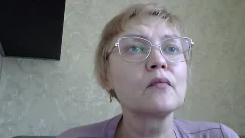 Snapshot of sexy_milf___ chatting on 31, 3, 2026 sexy_milf___ online show from 31, 3, 2026