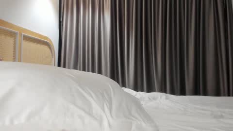 Ellie Mia online show from 28, 9, 2025