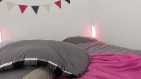 Ellie Mia online show from 9, 10, 2025