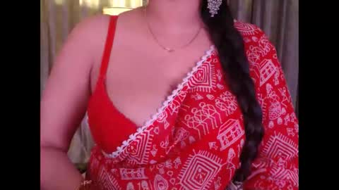 Snapshot of sexy_myra18 chatting on 15, 4, 2026 myra online show from 15, 4, 2026