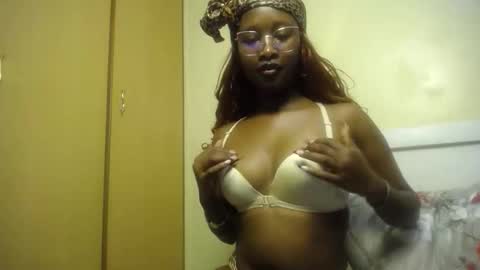 Snapshot of sexy_obsession4 chatting on 18, 11, 2025 sexy_obsession4 online show from 18, 11, 2025