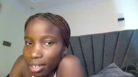 sexy_petittie online show from 3, 12, 2025