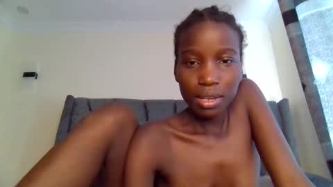 sexy_petittie online show from 16, 12, 2025