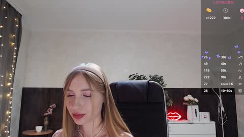 Snapshot of sexy_red_foxx chatting on 23, 12, 2024 Annie - Your Dream Girl online show from 23, 12, 2024