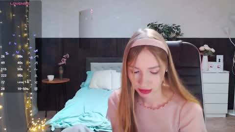 Snapshot of sexy_red_foxx chatting on 25, 2, 2025 Annie - Your Dream Girl online show from 25, 2, 2025