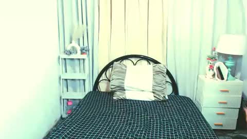 sexy_yllona online show from 4, 8, 2026
