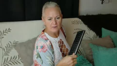 Snapshot of sexyalliekay chatting on 11, 3, 2026 Sexy GILF Allie Kay online show from 11, 3, 2026