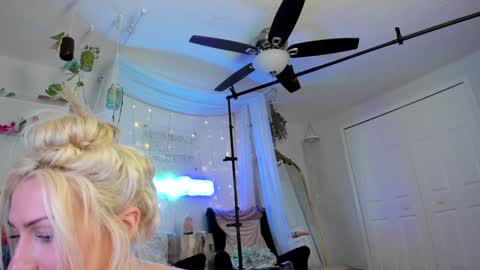 Ashley Teal online show from 17, 1, 2025