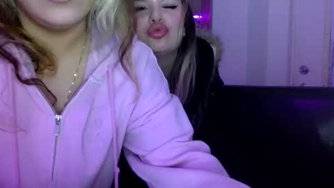Snapshot of sexyblondiifreak chatting on 23, 4, 2026 karmen online show from 23, 4, 2026