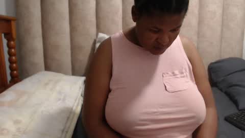 Snapshot of sexybustyxx chatting on 7, 10, 2025 sexybustyxx online show from 7, 10, 2025
