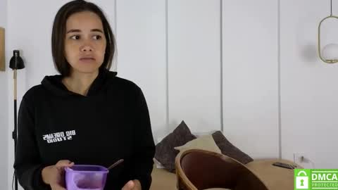 chanell and yina online show from 24, 11, 2025