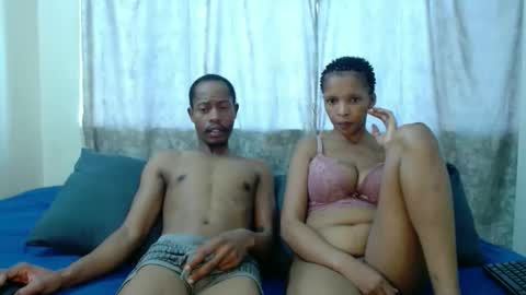 Snapshot of sexycouplexx01 chatting on 4, 5, 2026 sexycouplexx01 online show from 4, 5, 2026
