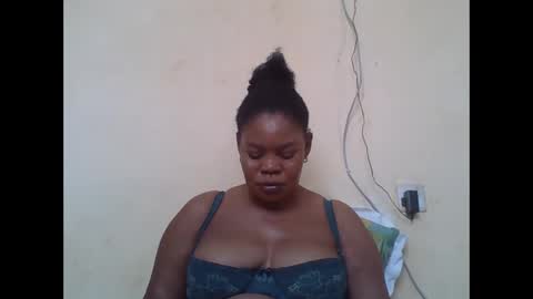 Snapshot of sexydove2 chatting on 23, 10, 2025 EMILY online show from 23, 10, 2025