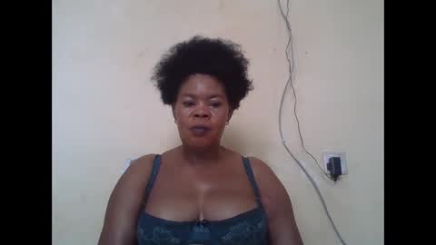 Snapshot of sexydove2 chatting on 27, 10, 2025 EMILY online show from 27, 10, 2025