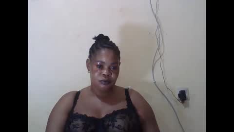 Snapshot of sexydove2 chatting on 28, 10, 2025 EMILY online show from 28, 10, 2025