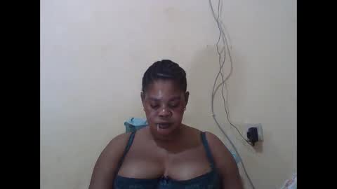 Snapshot of sexydove2 chatting on 30, 10, 2025 EMILY online show from 30, 10, 2025