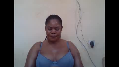 Snapshot of sexydove2 chatting on 13, 11, 2025 EMILY online show from 13, 11, 2025