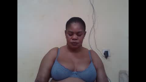 Snapshot of sexydove2 chatting on 14, 11, 2025 EMILY online show from 14, 11, 2025