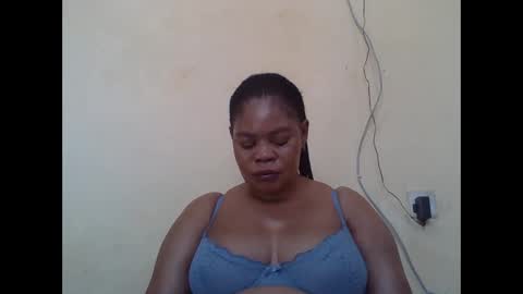 Snapshot of sexydove2 chatting on 22, 11, 2025 EMILY online show from 22, 11, 2025