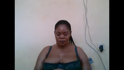 Snapshot of sexydove2 chatting on 25, 11, 2025 EMILY online show from 25, 11, 2025