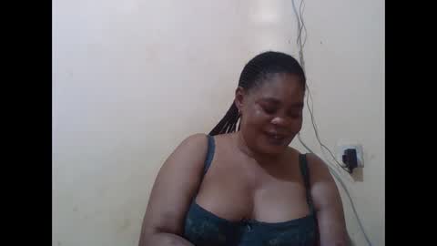 Snapshot of sexydove2 chatting on 25, 11, 2025 EMILY online show from 25, 11, 2025