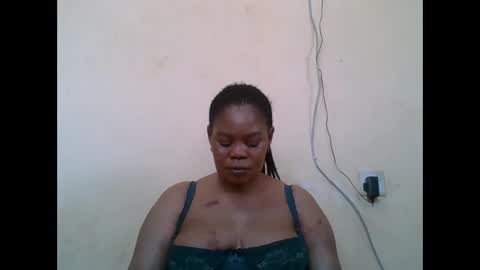 Snapshot of sexydove2 chatting on 4, 12, 2025 EMILY online show from 4, 12, 2025