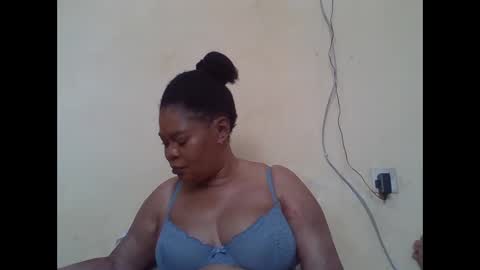 Snapshot of sexydove2 chatting on 14, 12, 2025 EMILY online show from 14, 12, 2025