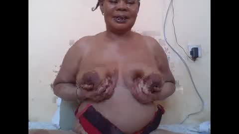 Snapshot of sexydove2 chatting on 15, 12, 2025 EMILY online show from 15, 12, 2025