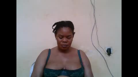 Snapshot of sexydove2 chatting on 16, 12, 2025 EMILY online show from 16, 12, 2025