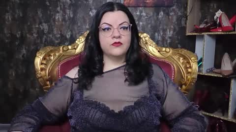 Snapshot of sexylilian chatting on 19, 4, 2026 Mistress Lilian Lestrange online show from 19, 4, 2026