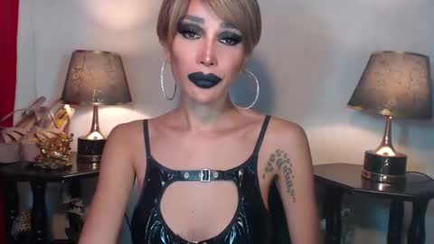 Snapshot of sexylusty2258 chatting on 5, 12, 2025 Queen Sofia online show from 5, 12, 2025