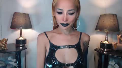 Snapshot of sexylusty2258 chatting on 22, 12, 2025 Queen Sofia online show from 22, 12, 2025