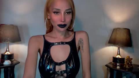 Snapshot of sexylusty2258 chatting on 22, 5, 2026 Queen Sofia online show from 22, 5, 2026