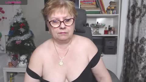 Snapshot of sexylynette4u chatting on 6, 1, 2026 sexylynette4u online show from 6, 1, 2026