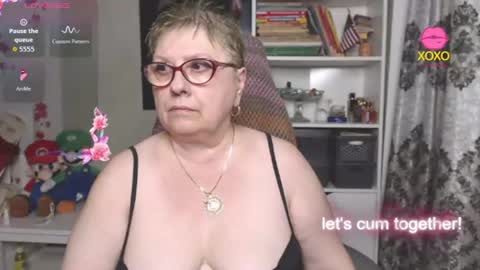 Snapshot of sexylynette4u chatting on 3, 8, 2026 sexylynette4u online show from 3, 8, 2026