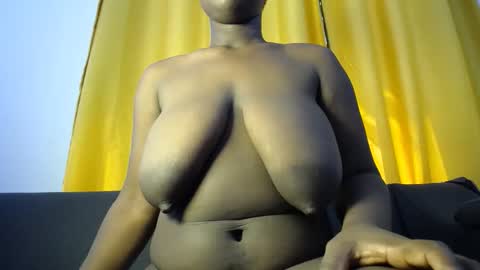 Snapshot of sexymelaninn chatting on 21, 4, 2026 Sexy Melanin online show from 21, 4, 2026