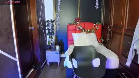 Snapshot of sexynaf chatting on 4, 12, 2025 N A F online show from 4, 12, 2025