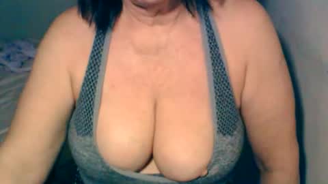 Snapshot of sexyoldwet chatting on 18, 9, 2025 AnneSofia online show from 18, 9, 2025