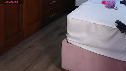 Snapshot of sexyrachel_ chatting on 9, 1, 2026 R A C H E L online show from 9, 1, 2026