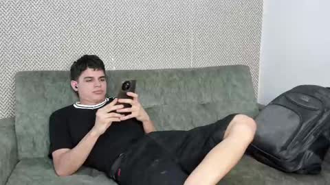 Snapshot of sexys_boys18 chatting on 4, 10, 2025 MATIAS-18 THIAHO -18 MAX-19 NICOKALY-19 CAIN-19 MOD ESTEBAN online show from 4, 10, 2025